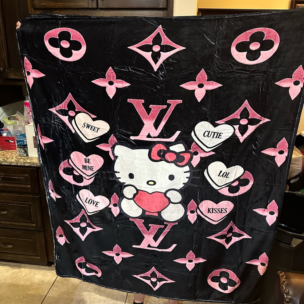 Hello Kitty Heart Blanket